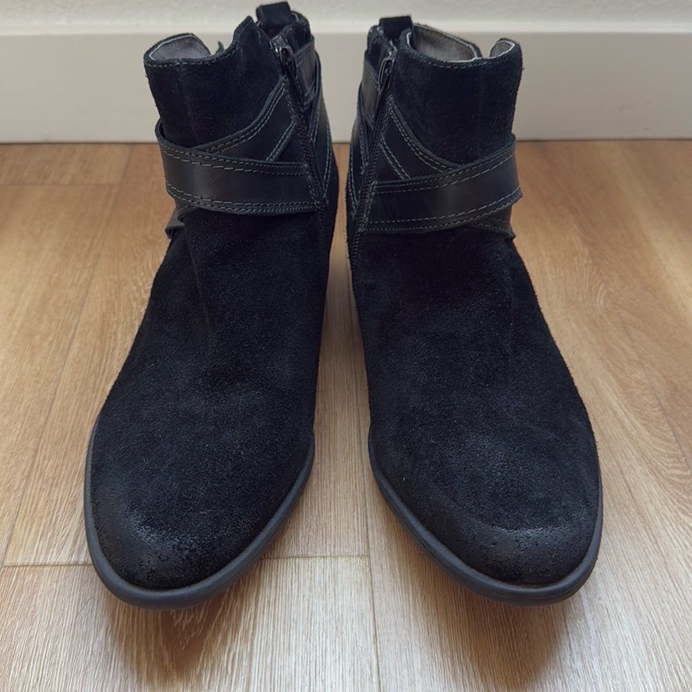 Earth Black zip up western style distressed suede booties, women’s size 11 - Picture 3 of 5